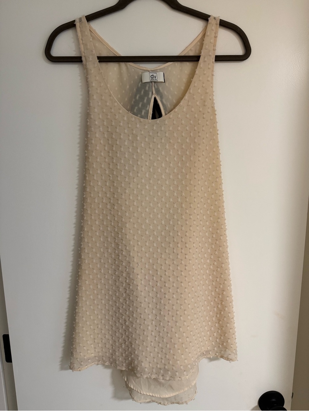 DV Dolce Vita Cream Textured Open Back Shift Dress | Small - Picture 1 of 7
